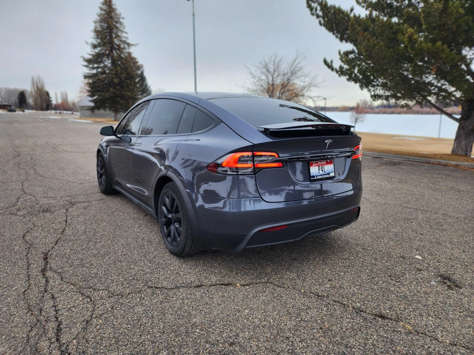 2022 Tesla Model X - Image 11 of 31