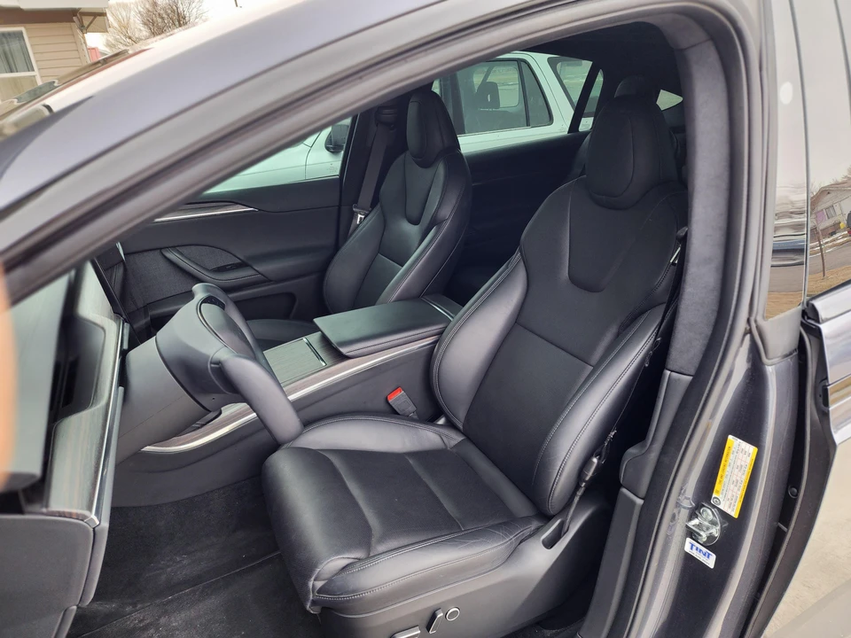 2022 Tesla Model X - Image 28 of 31