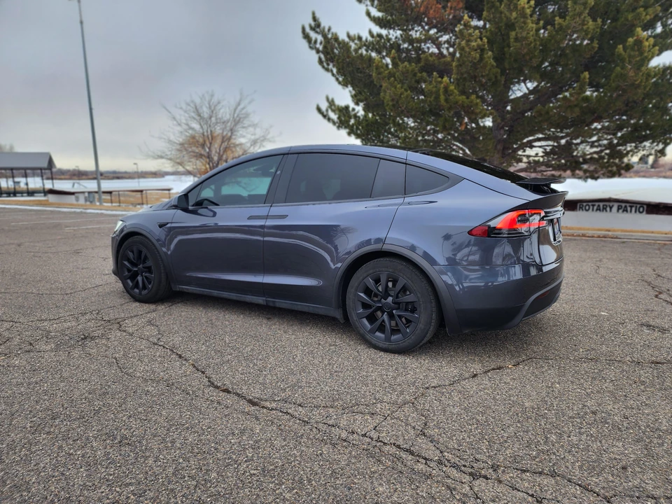 2022 Tesla Model X - Image 10 of 31