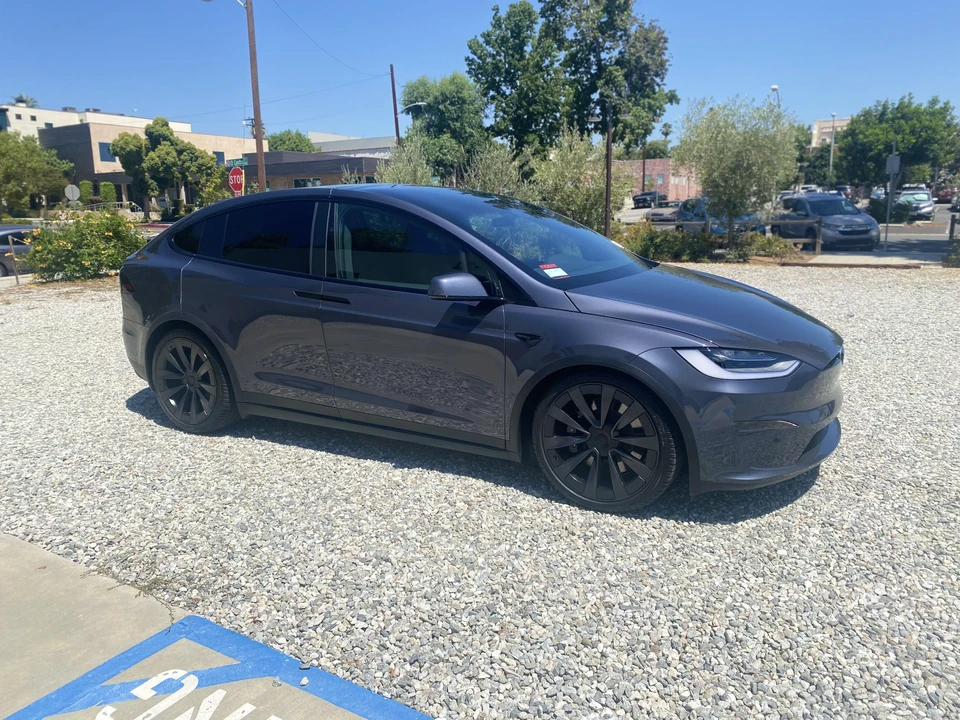 2022 Tesla Model X - Image 9 of 31