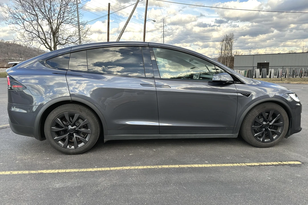 2022 Tesla Model X - Image 4 of 31