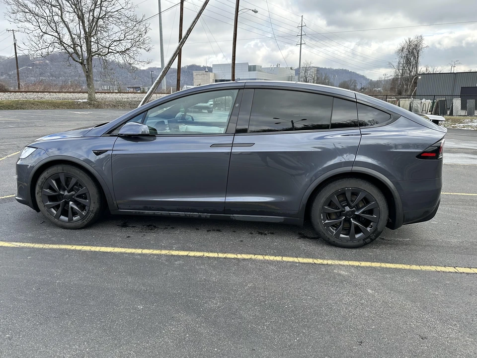 2022 Tesla Model X - Image 11 of 31
