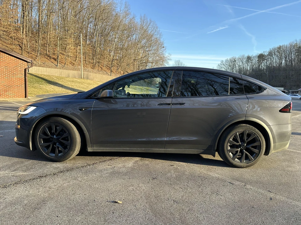 2022 Tesla Model X - Image 12 of 31