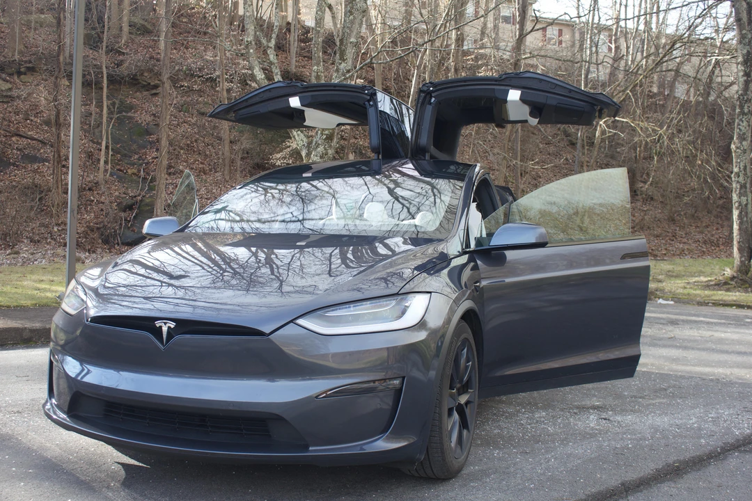 2022 Tesla Model X - Image 9 of 31