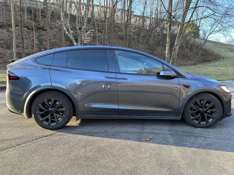 2022 Tesla Model X - Image 19 of 31