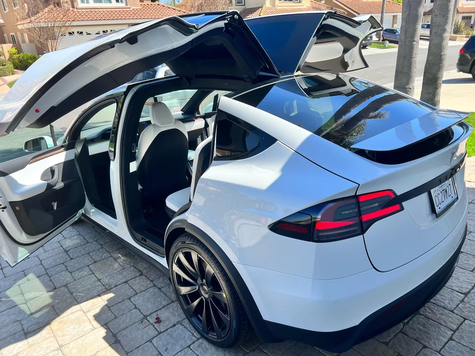 2022 Tesla Model X - Image 29 of 31