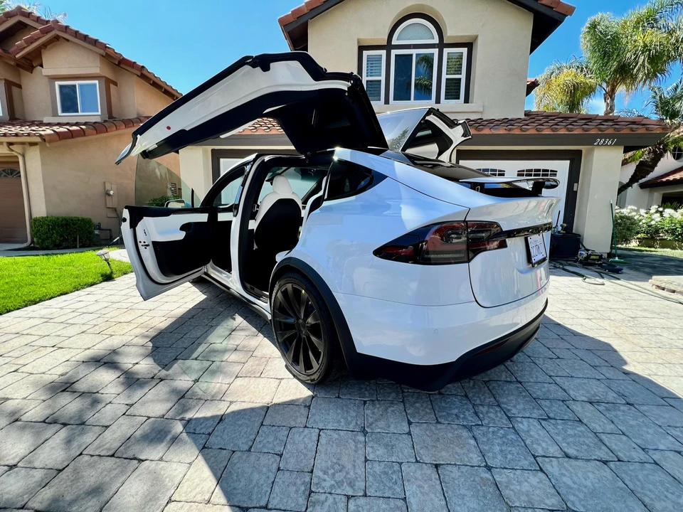 2022 Tesla Model X - Image 30 of 31