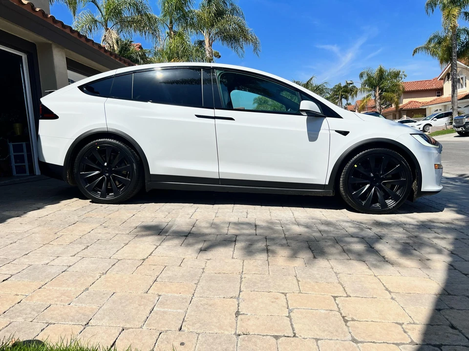 2022 Tesla Model X - Image 19 of 31