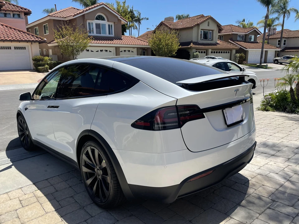 2022 Tesla Model X - Image 10 of 31