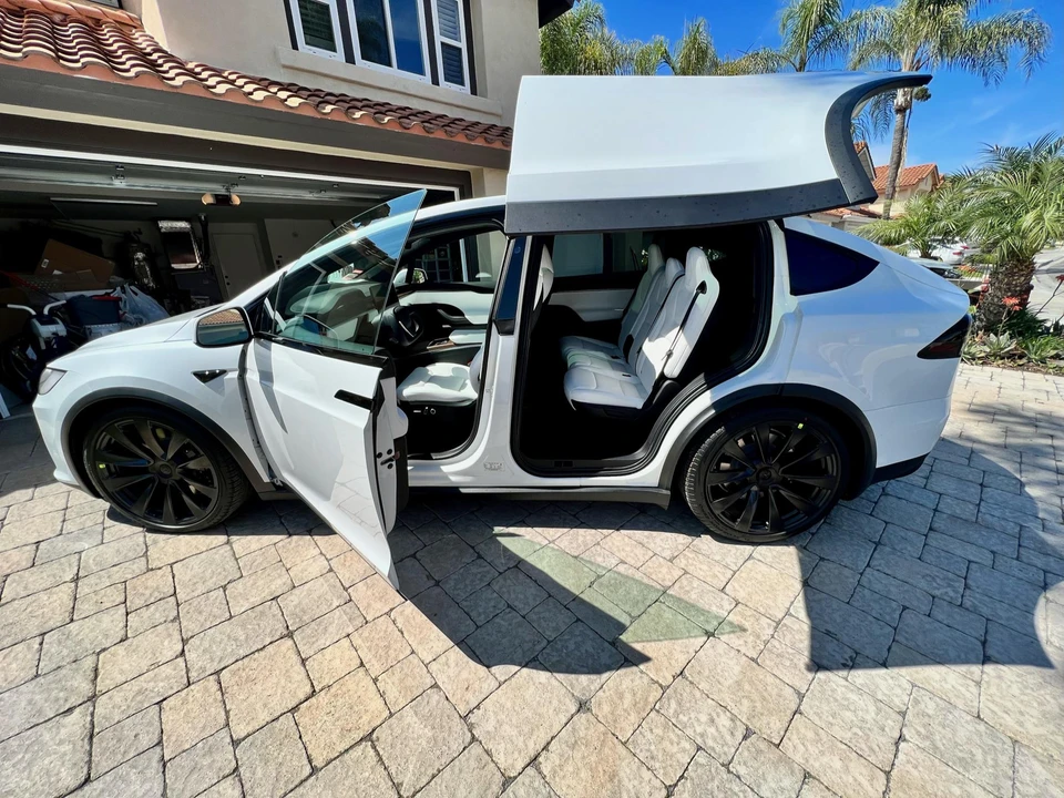 2022 Tesla Model X - Image 27 of 31