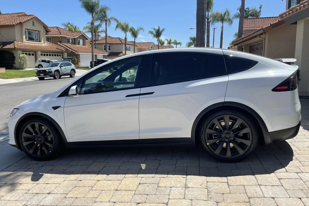 2022 Tesla Model X - Image 3 of 31