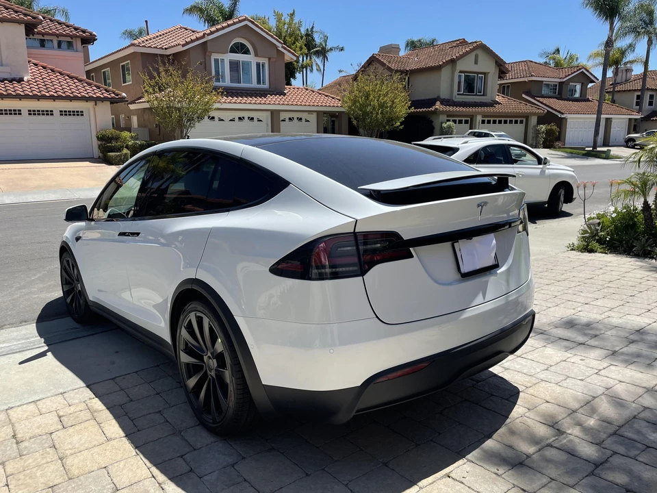 2022 Tesla Model X - Image 11 of 31