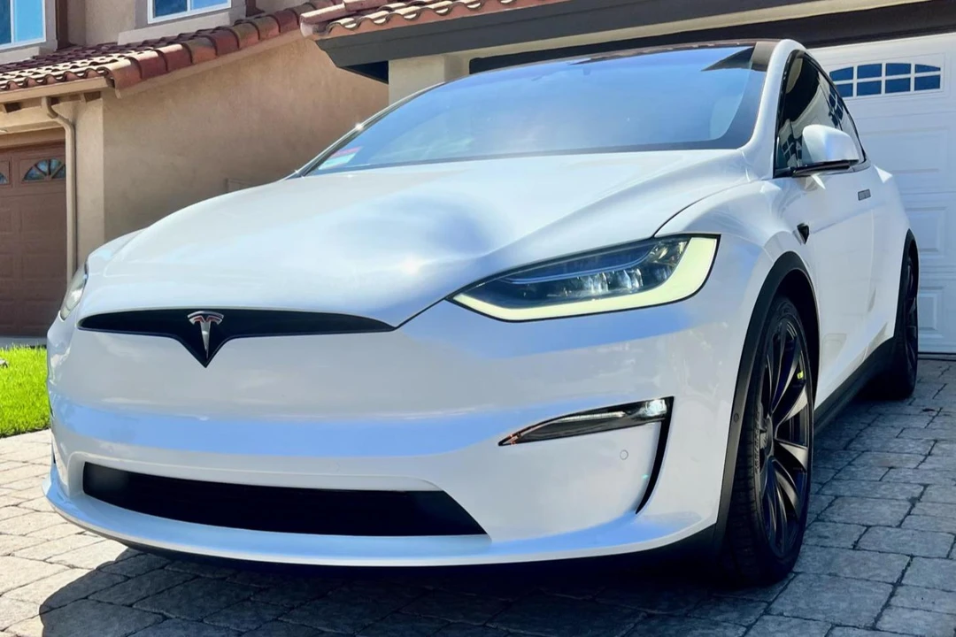 2022 Tesla Model X - Image 2 of 31