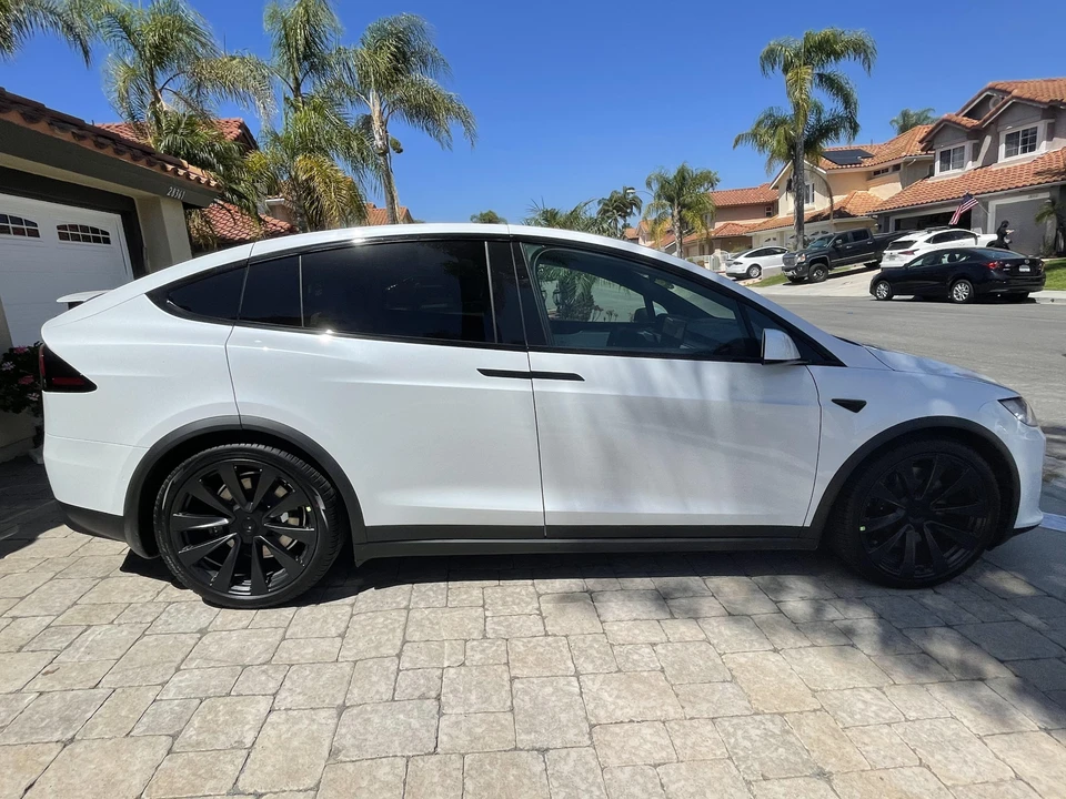 2022 Tesla Model X - Image 18 of 31