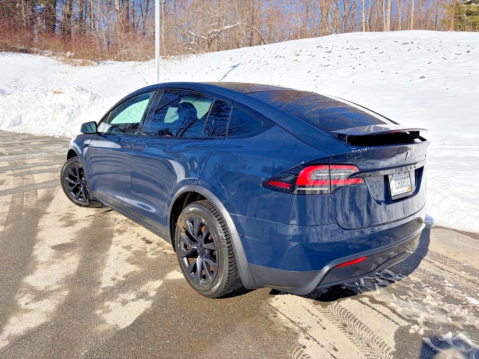 2022 Tesla Model X - Image 2 of 10