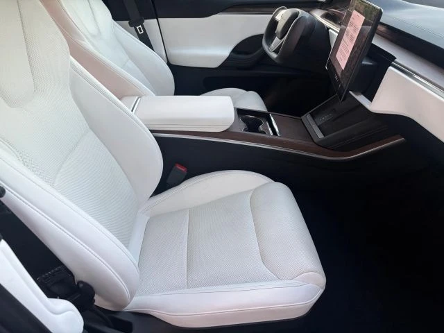 2022 Tesla Model X - Image 11 of 15