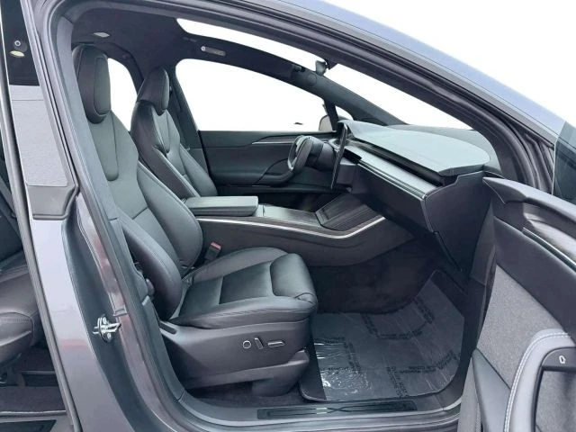 2022 Tesla Model X - Image 11 of 12