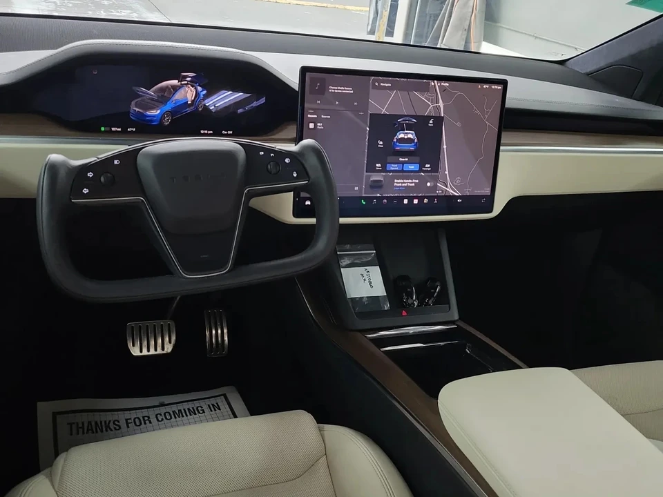 2022 Tesla Model X - Image 9 of 14