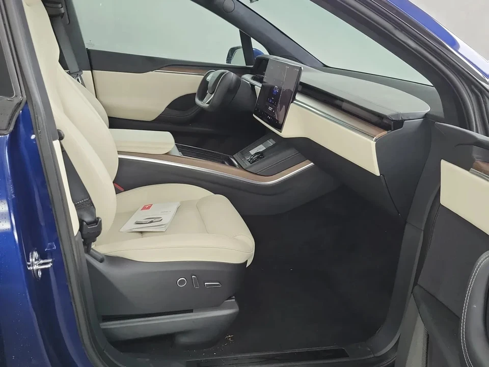 2022 Tesla Model X - Image 13 of 14