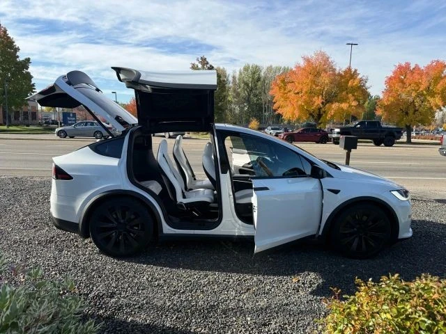 2022 Tesla Model X - Image 3 of 12