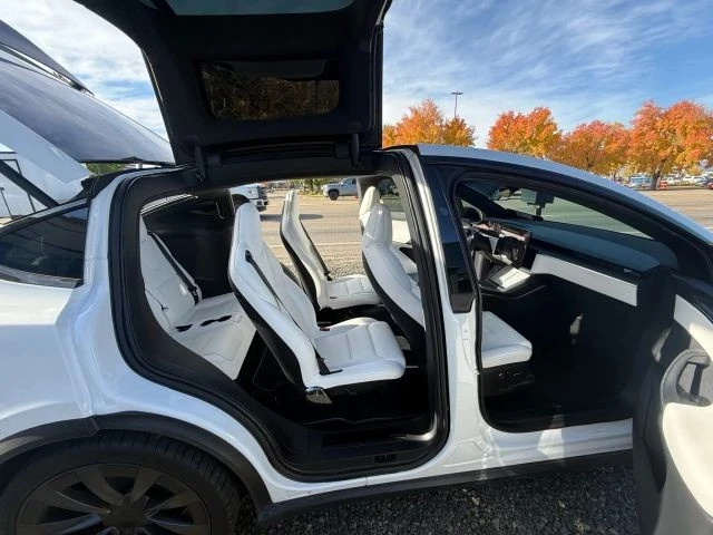 2022 Tesla Model X - Image 7 of 12