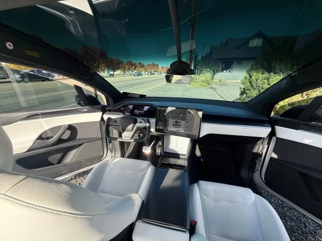 2022 Tesla Model X - Image 9 of 12