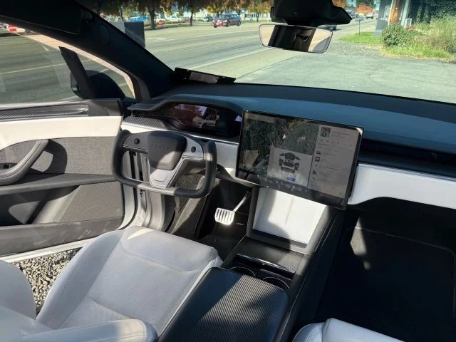 2022 Tesla Model X - Image 10 of 12