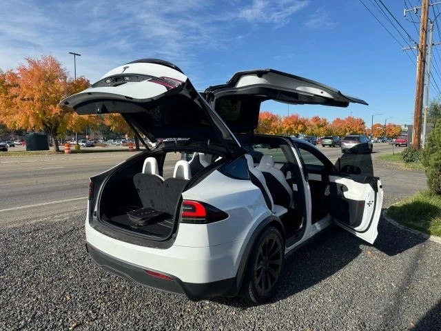 2022 Tesla Model X - Image 2 of 12