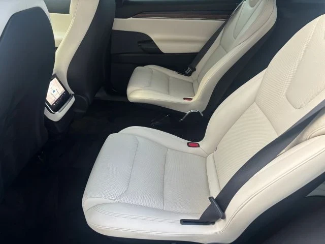 2022 Tesla Model X - Image 14 of 15