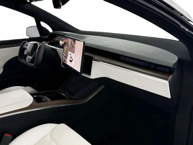 2022 Tesla Model X - Image 12 of 21