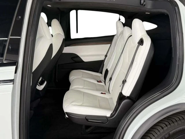 2022 Tesla Model X - Image 16 of 21