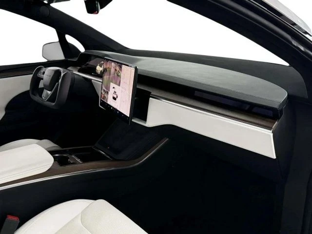 2022 Tesla Model X - Image 12 of 21