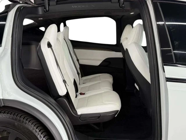 2022 Tesla Model X - Image 17 of 21