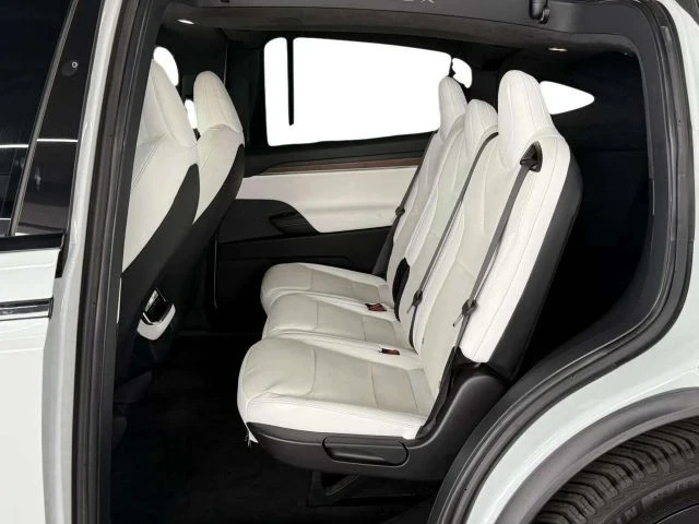 2022 Tesla Model X - Image 16 of 21