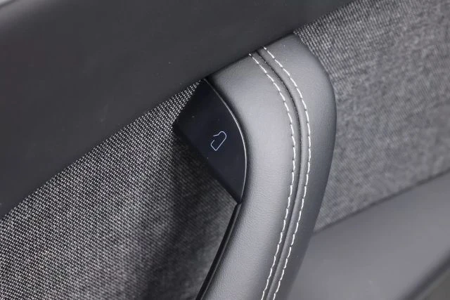 2022 Tesla Model X - Image 11 of 12