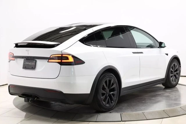 2022 Tesla Model X - Image 4 of 12