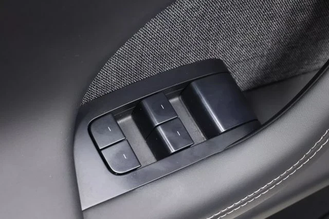 2022 Tesla Model X - Image 10 of 12