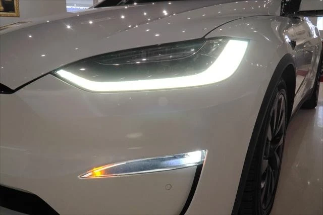 2022 Tesla Model X Plaid - Image 5 of 12