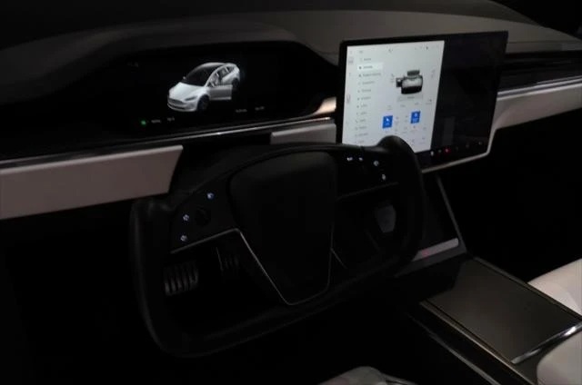 2022 Tesla Model X Plaid - Image 18 of 21