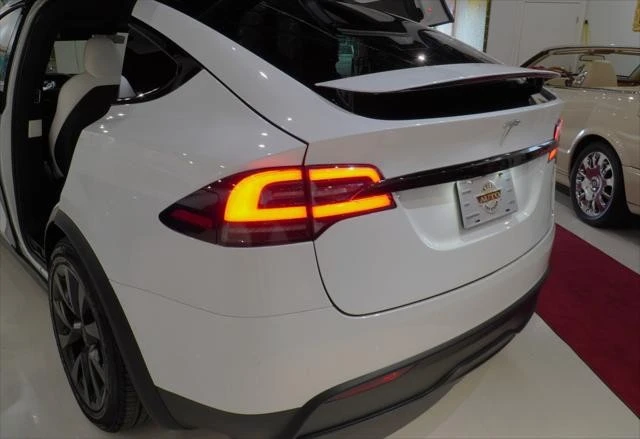 2022 Tesla Model X Plaid - Image 11 of 12