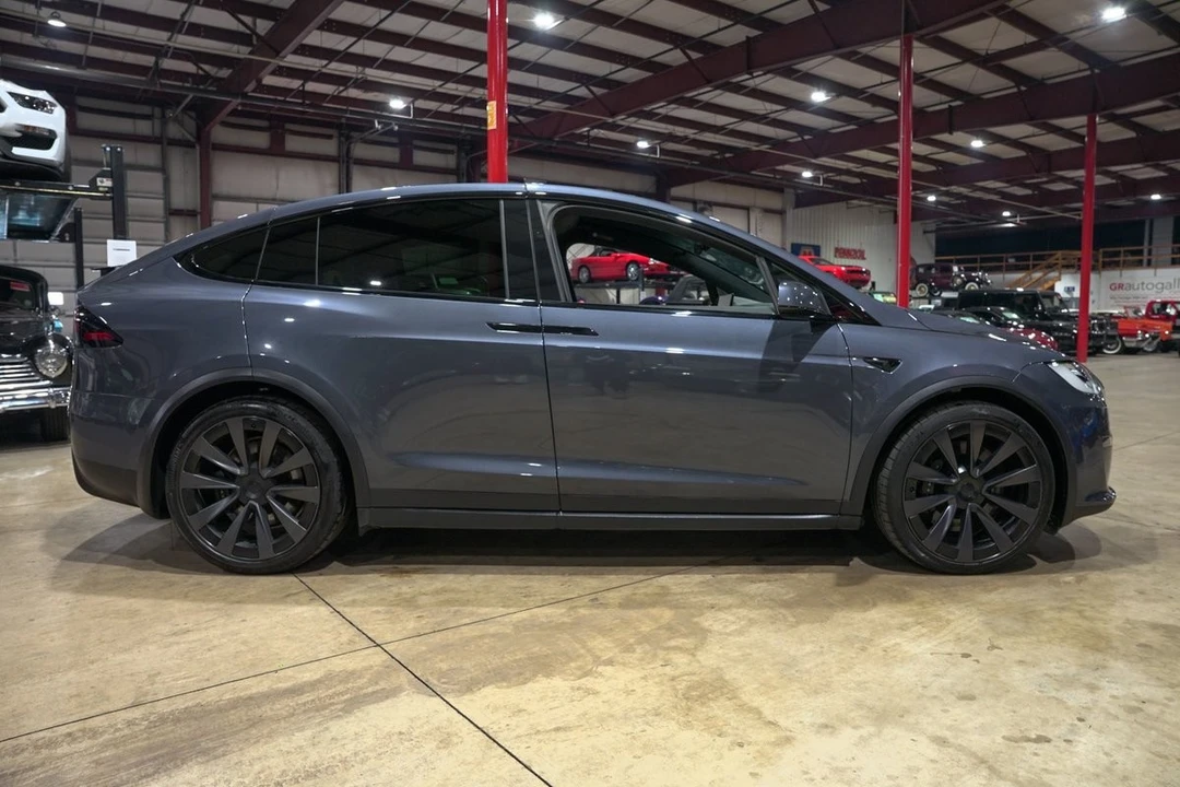 2022 Tesla Model X Plaid - Image 10 of 12