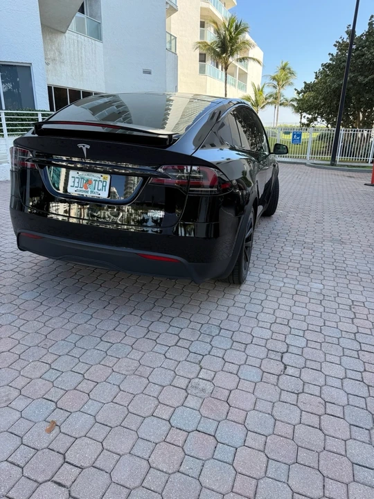 2022 Tesla Model X Plaid - Image 10 of 21