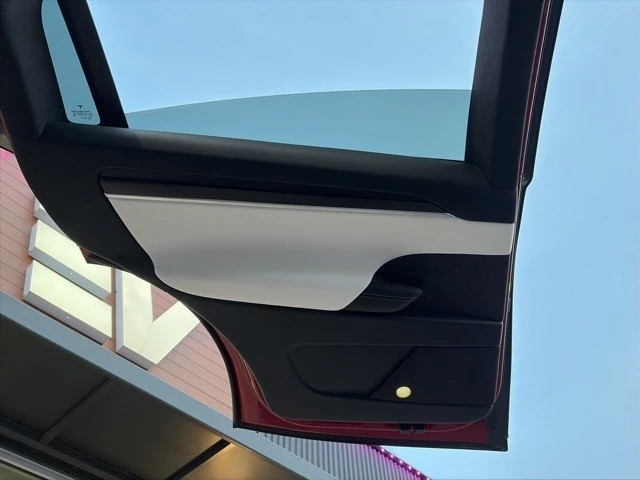 2022 Tesla Model X Plaid - Image 14 of 21
