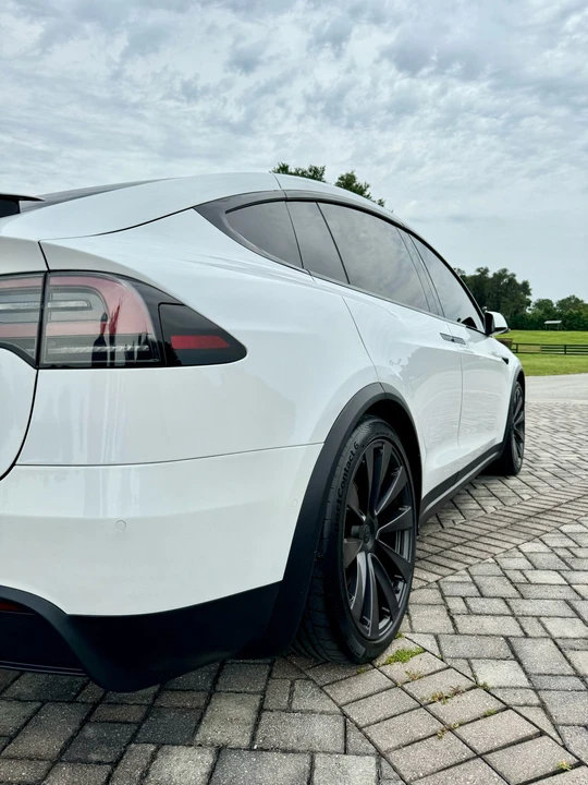 2022 Tesla Model X Plaid - Image 12 of 31