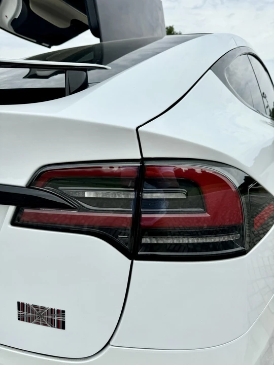 2022 Tesla Model X Plaid - Image 18 of 31