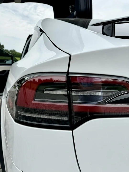 2022 Tesla Model X Plaid - Image 19 of 31