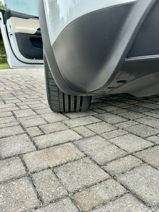 2022 Tesla Model X Plaid - Image 27 of 31