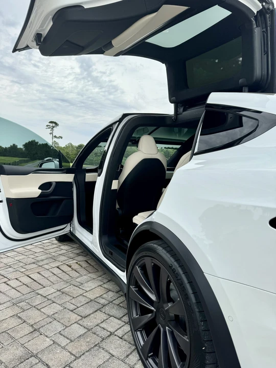 2022 Tesla Model X Plaid - Image 7 of 31
