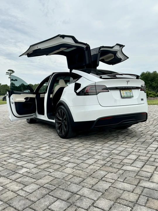 2022 Tesla Model X Plaid - Image 6 of 31