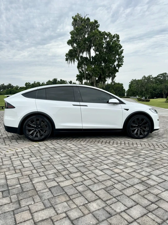2022 Tesla Model X Plaid - Image 2 of 31